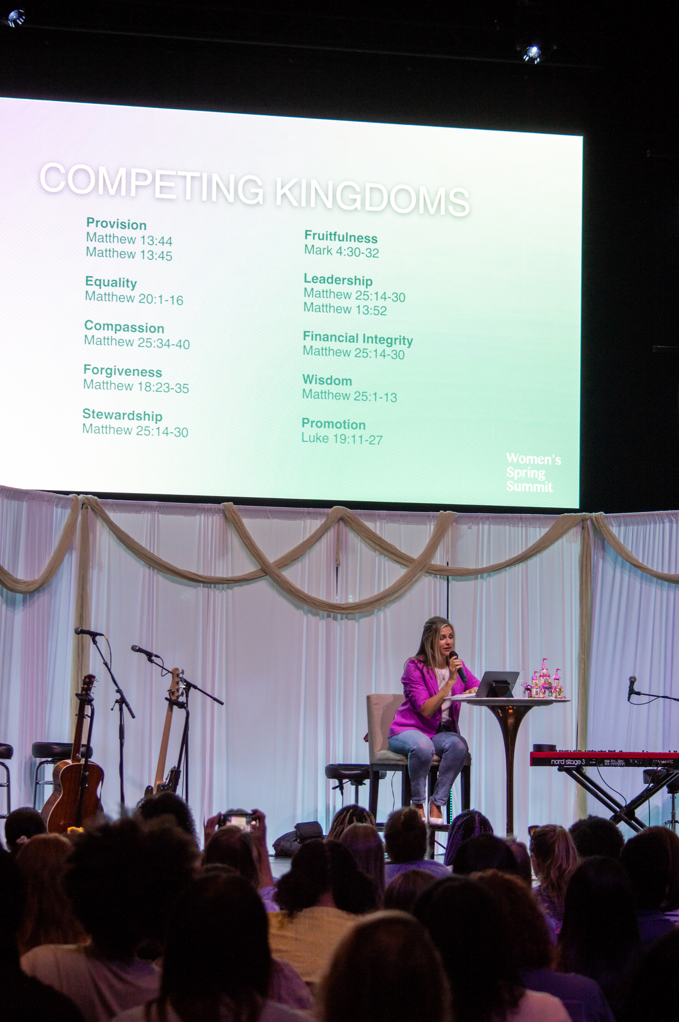 Lindsey Wagnon speaking on stage